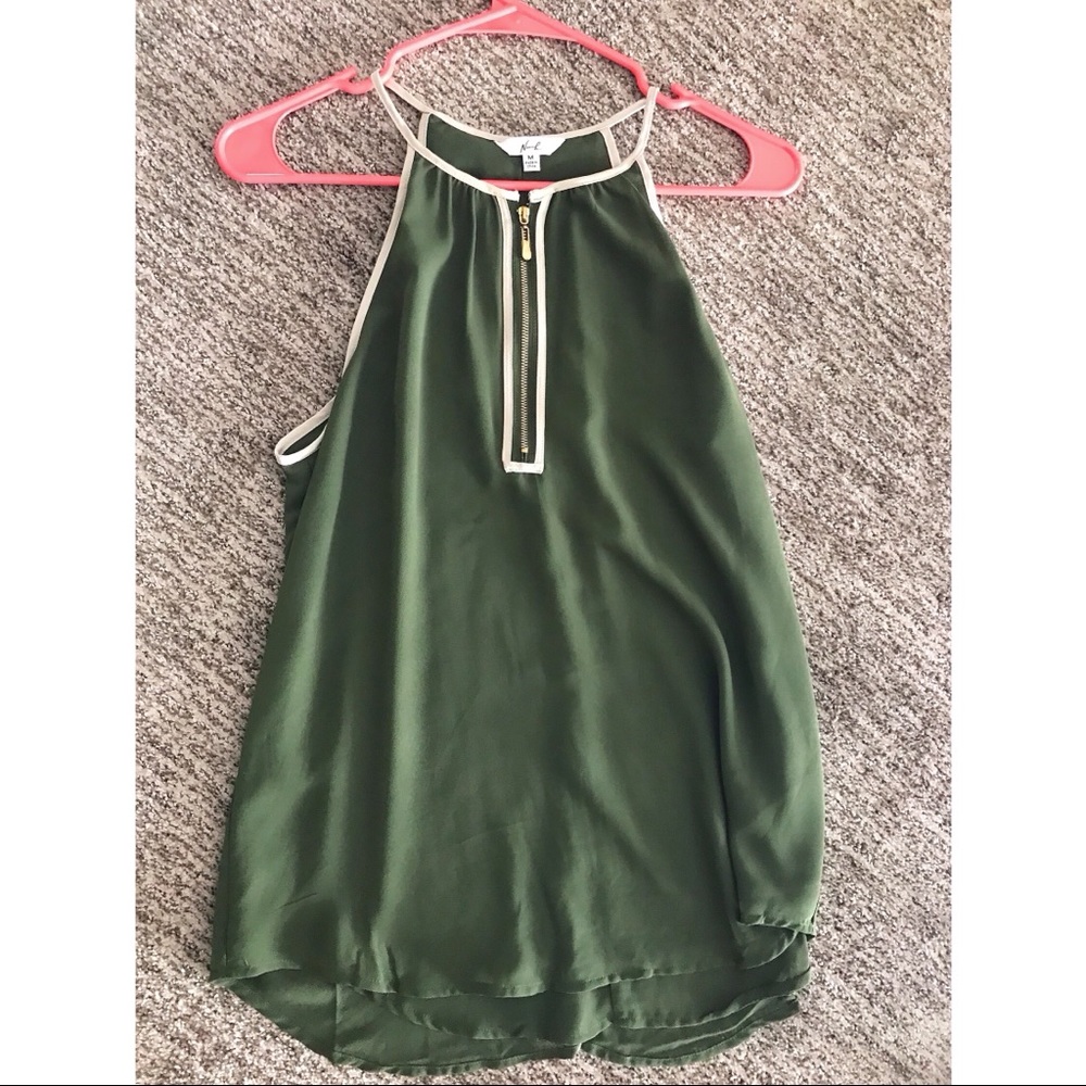 Green tank top 💚